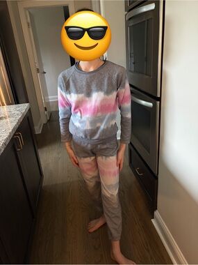 Girls' Tie-Dye Grey and Pink Matching Set - Cozy Sweatshirt & Joggers